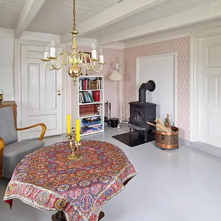 3 Bedroom Cozy In Holiday home