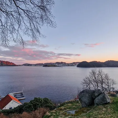 3 Bedroom Cozy In Holiday home Farsund