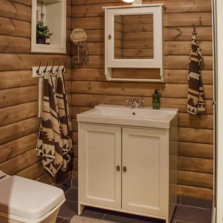 3 Bedroom Cozy In